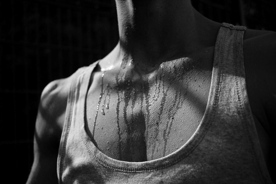 sweating-sweat-fitness-wellbeing-health-exercise-sauna-bodyshotperformance